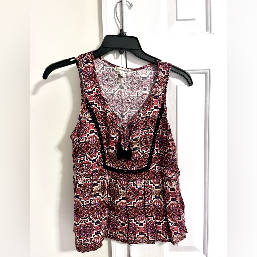 Flowy Patterned Tank